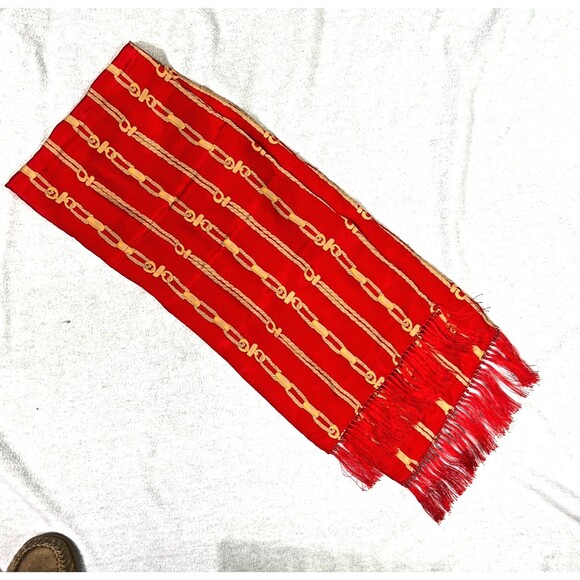 Red silk scarf gold chain print with fringe 50 x 10 ins rectangular - Picture 6 of 6